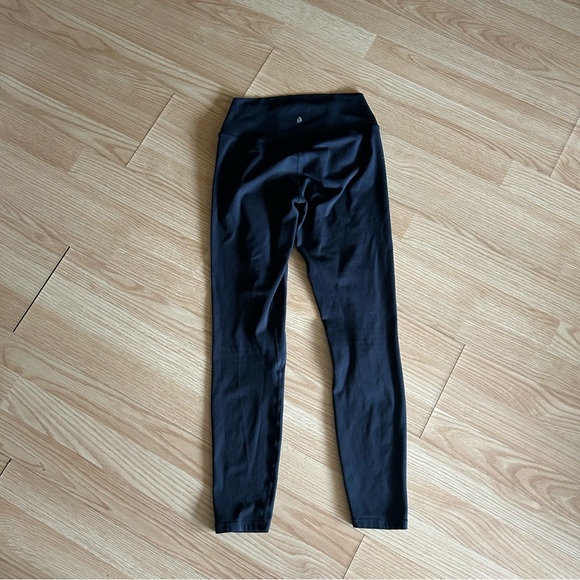 P’Tula Black Curve Athletic Leggings Medium - Picture 11 of 11